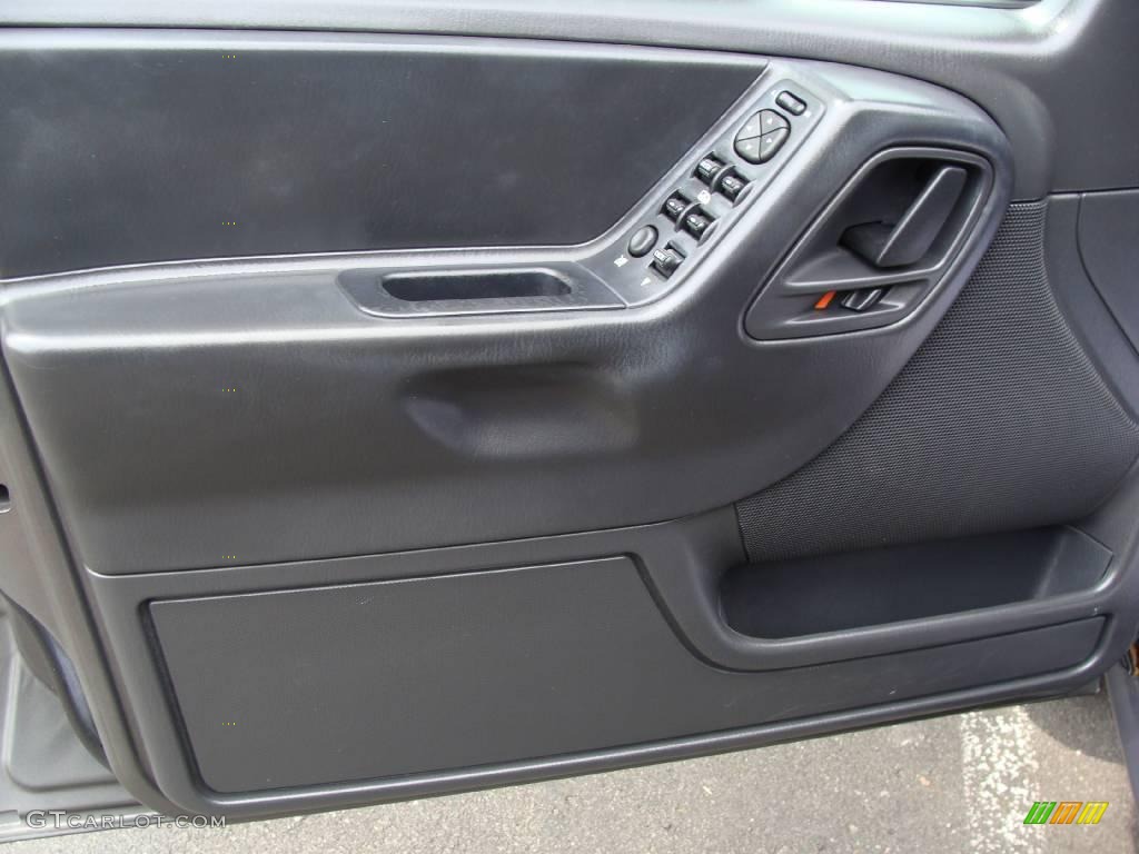 2004 Grand Cherokee Laredo 4x4 - Graphite Metallic / Dark Slate Gray photo #10
