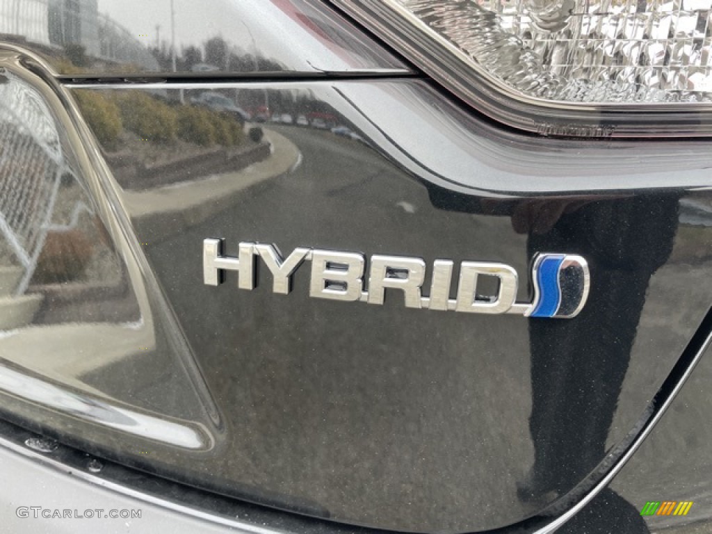 2022 Toyota Corolla LE Hybrid Marks and Logos Photos