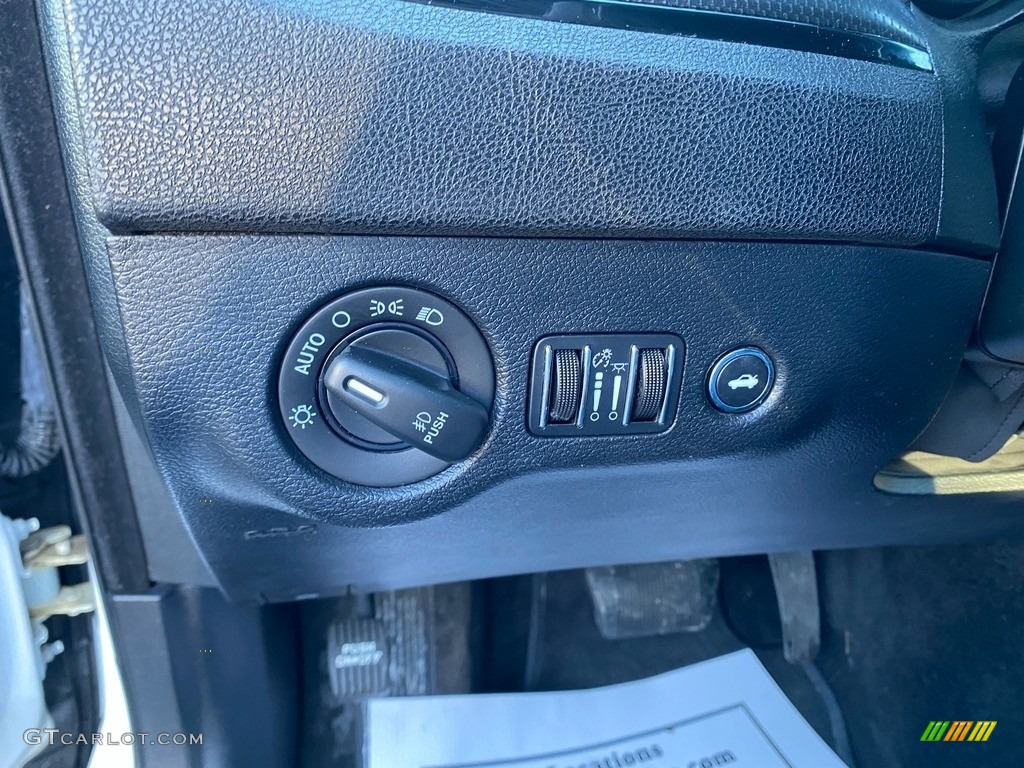 2014 Chrysler 300 S AWD Controls Photo #143772114