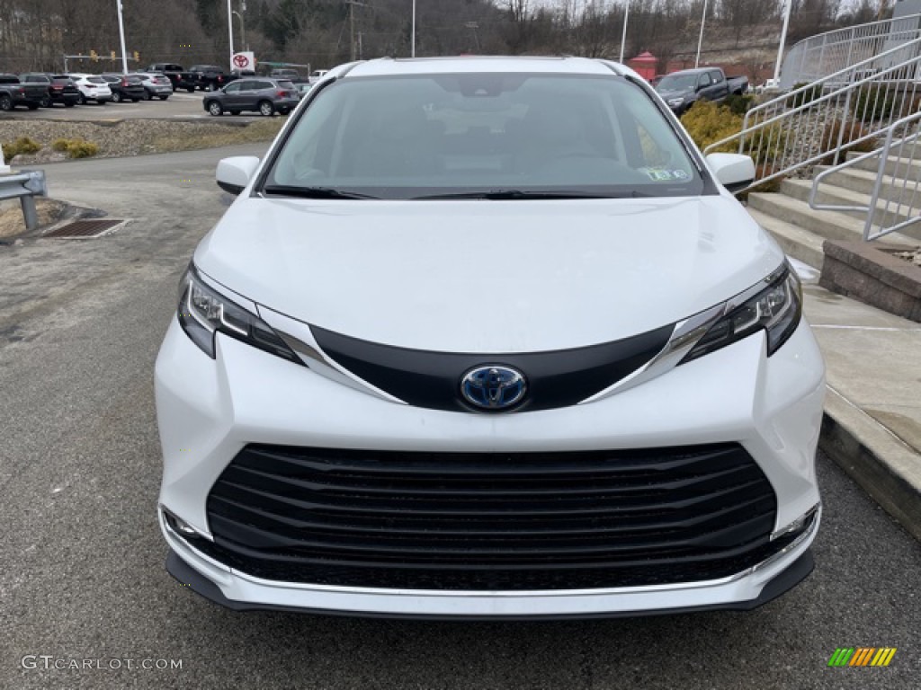 2022 Sienna XLE Hybrid - Super White / Graphite photo #6