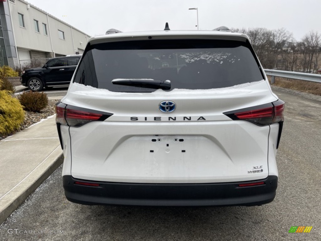 2022 Sienna XLE Hybrid - Super White / Graphite photo #8