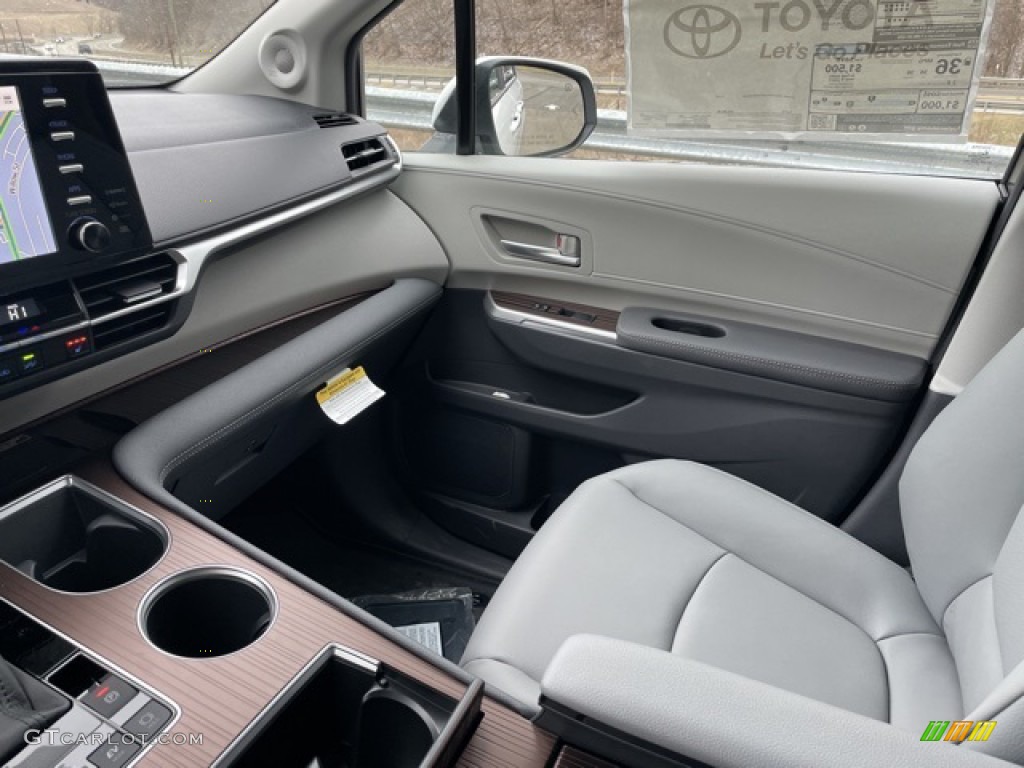 2022 Sienna XLE Hybrid - Super White / Graphite photo #12
