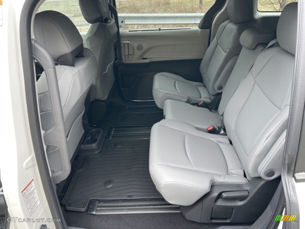 2022 Sienna XLE Hybrid - Super White / Graphite photo #24