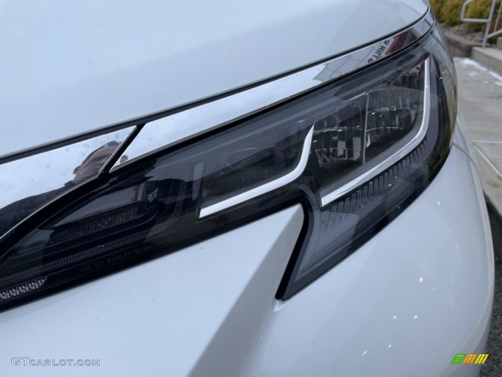 2022 Sienna XLE Hybrid - Super White / Graphite photo #30