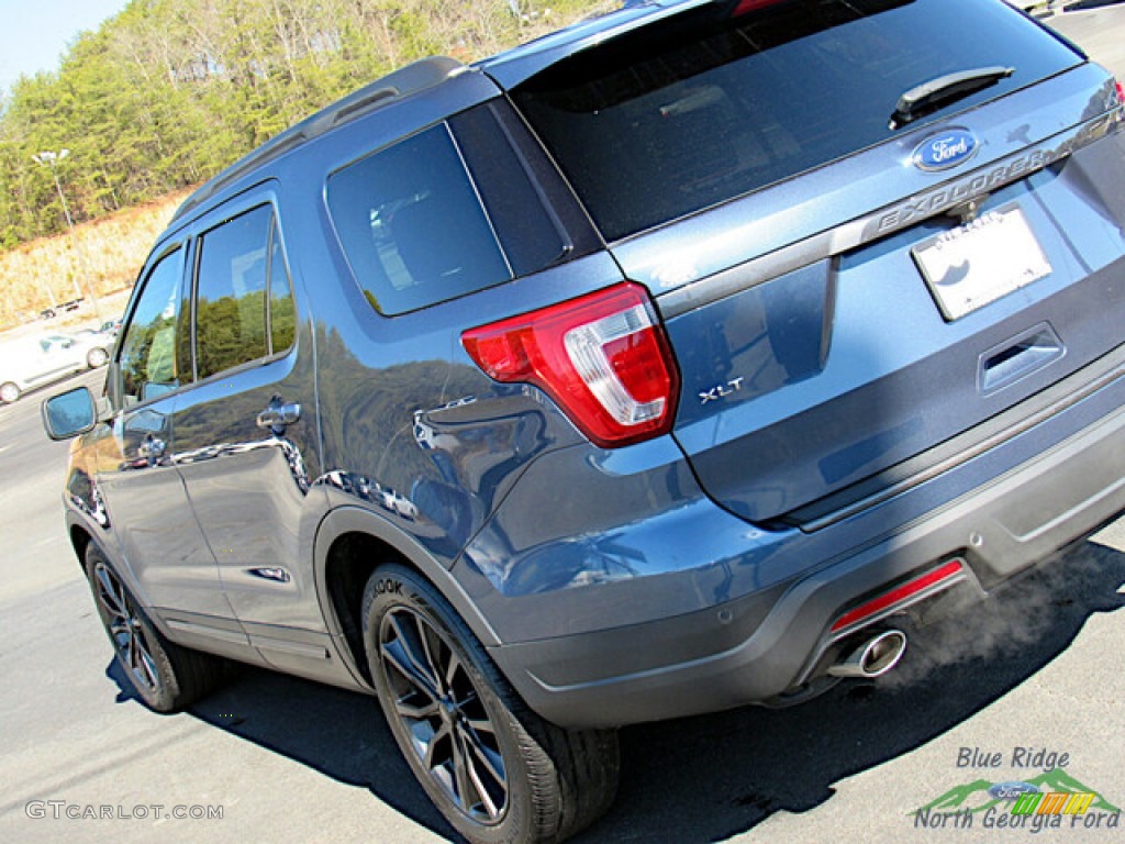 2019 Explorer XLT - Blue Metallic / Medium Black photo #28