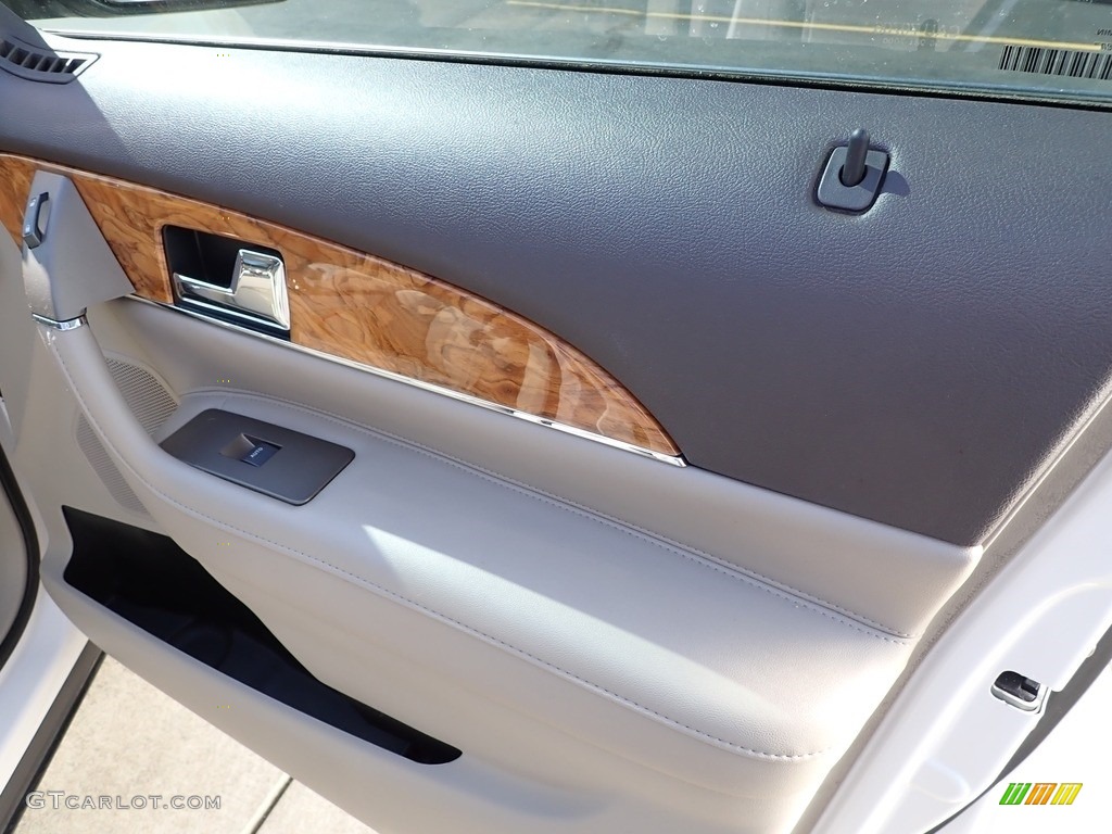 2015 Lincoln MKX AWD Medium Light Stone Door Panel Photo #143776272