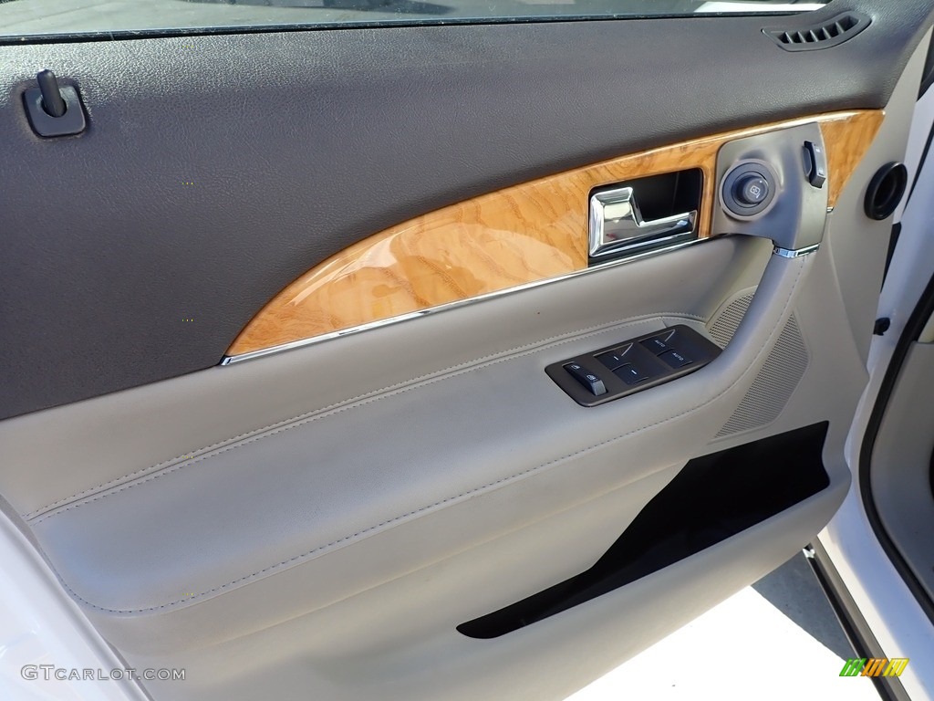 2015 Lincoln MKX AWD Medium Light Stone Door Panel Photo #143776380