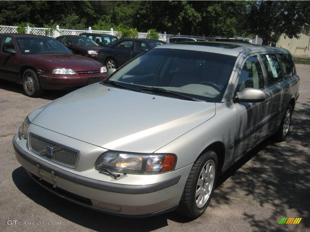 2002 V70 2.4 Wagon - Silver Metallic / Taupe/Light Taupe photo #7