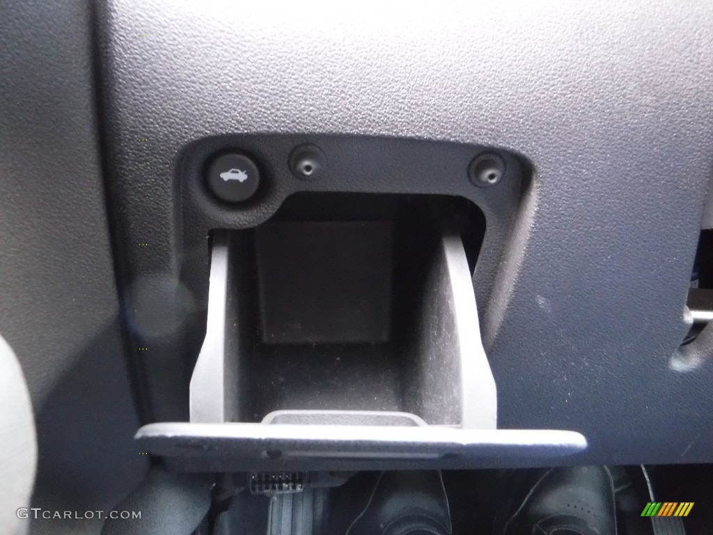 2009 Cobalt LT Sedan - Silver Moss Metallic / Ebony photo #21