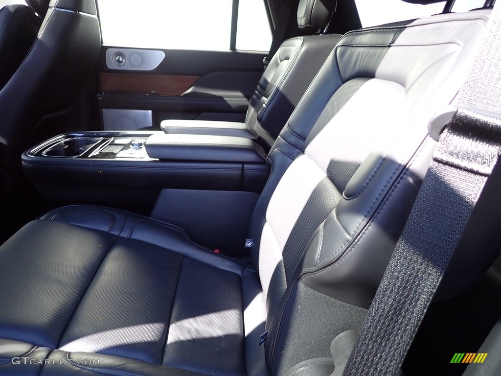2019 Navigator Reserve 4x4 - White Platinum Metallic Tri-Coat / Ebony photo #17