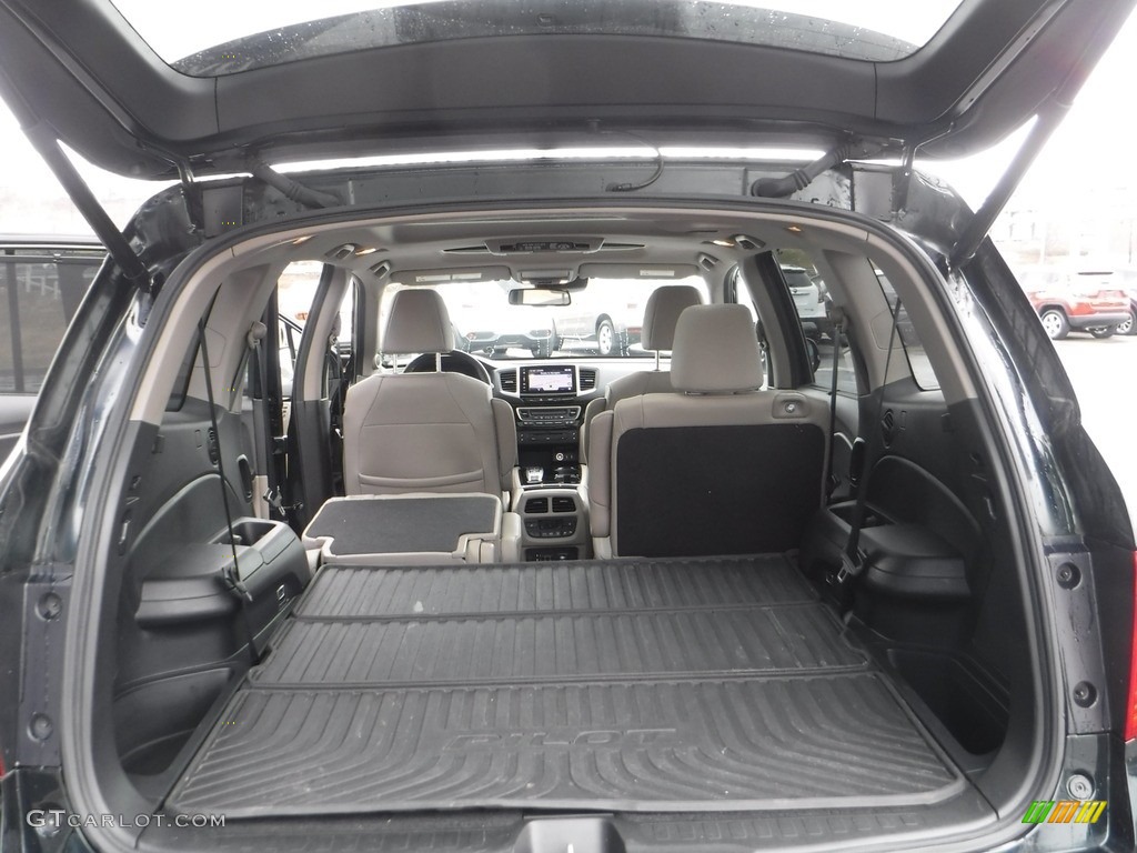 2018 Pilot Elite AWD - Black Forest Pearl / Beige photo #35