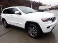 Front 3/4 View of 2022 Grand Cherokee Limited 4x4