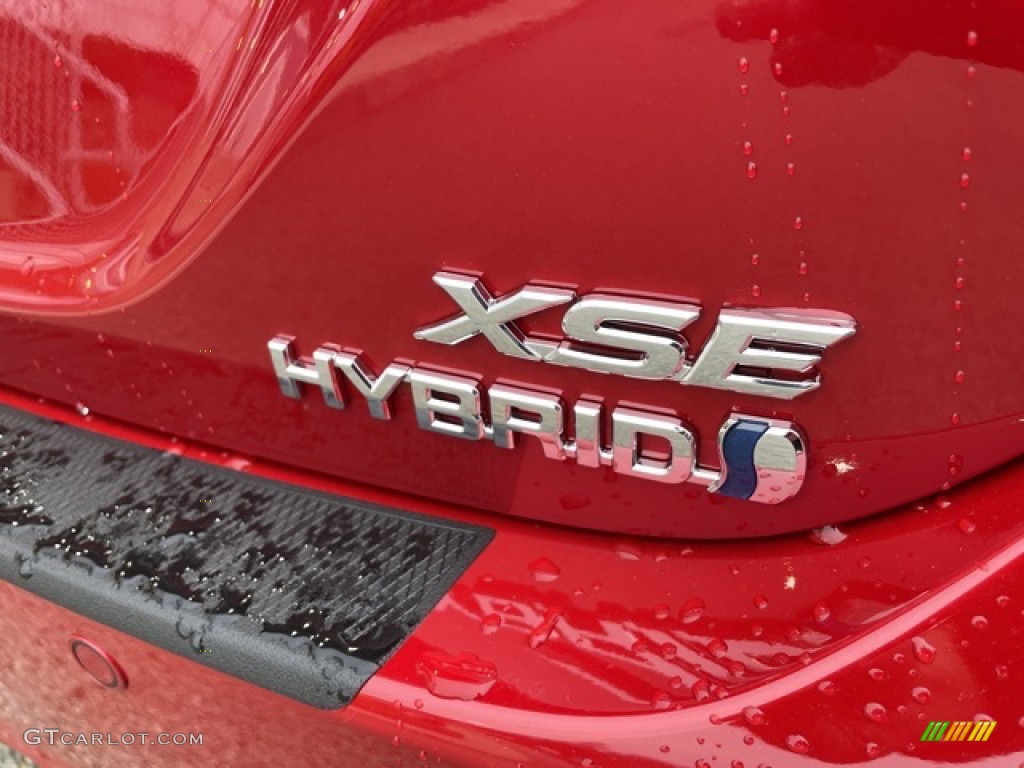 2022 Toyota Camry XSE Hybrid Marks and Logos Photos