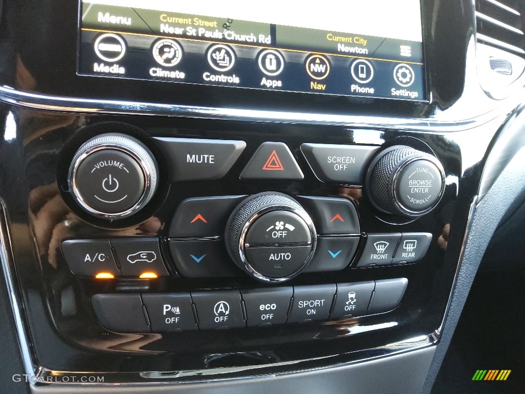 2022 Jeep Grand Cherokee Laredo X 4x4 Controls Photo #143794008