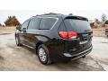 2017 Brilliant Black Crystal Pearl Chrysler Pacifica Touring L  photo #6