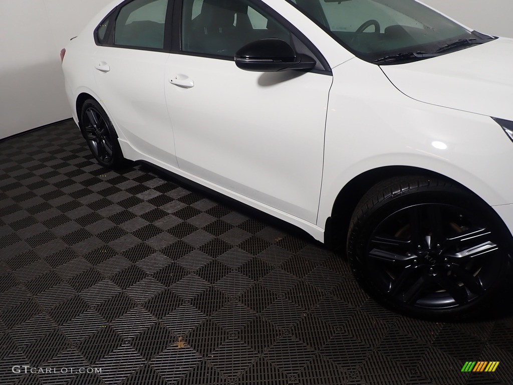 2021 Forte GT-Line - Clear White / Black photo #5