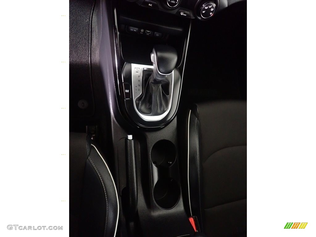 2021 Forte GT-Line - Clear White / Black photo #33