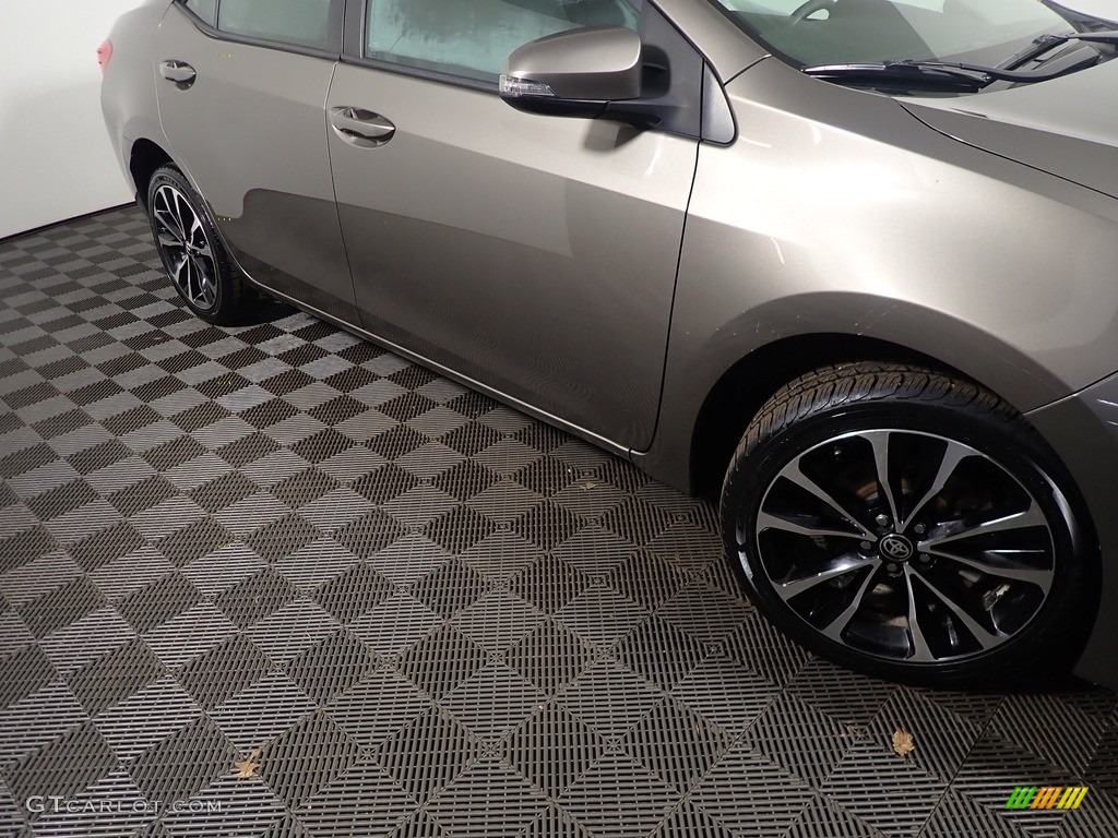 2017 Corolla SE - Falcon Gray Metallic / Black photo #4