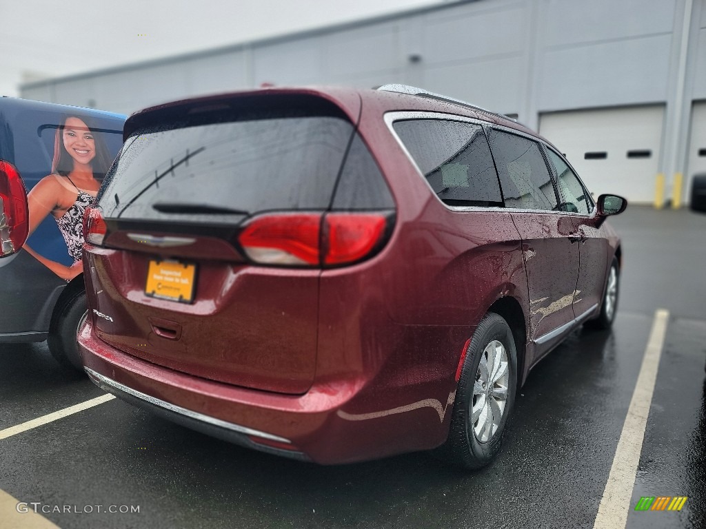 2018 Pacifica Touring L - Velvet Red Pearl / Black/Alloy photo #4