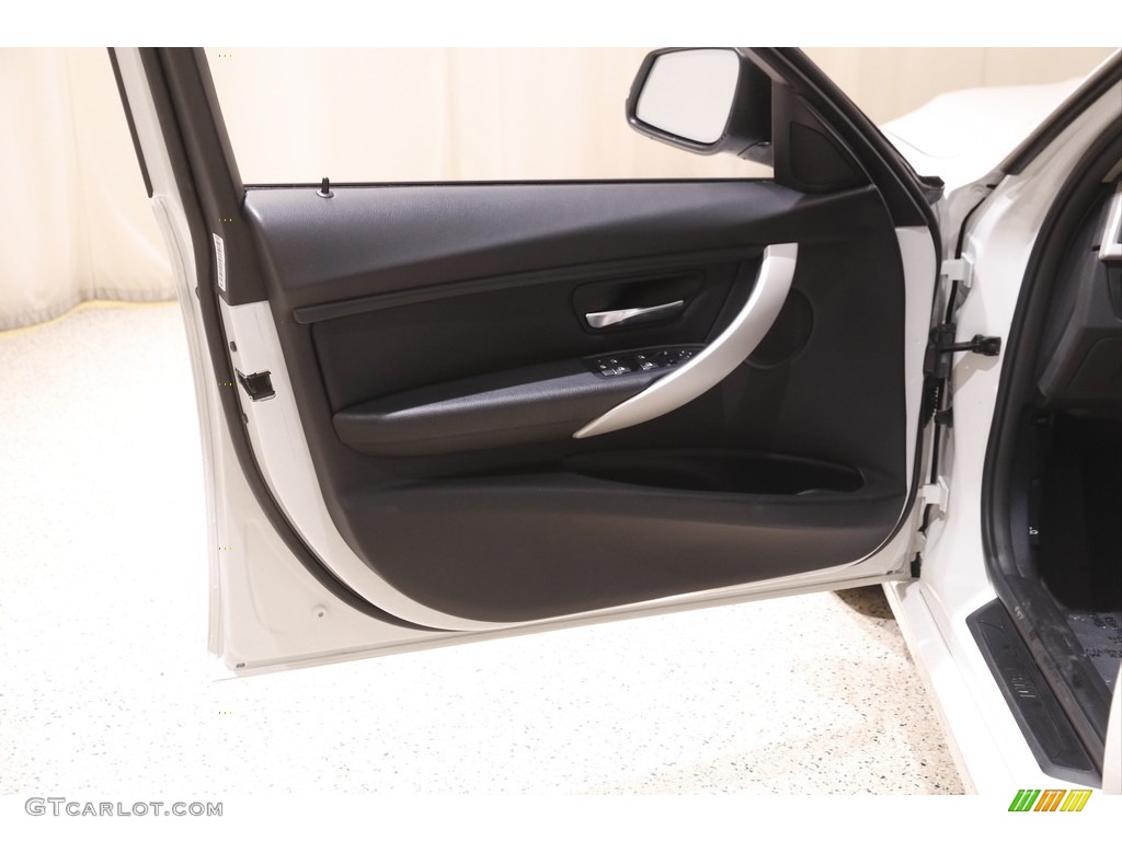 2018 3 Series 320i xDrive Sedan - Alpine White / Black photo #4