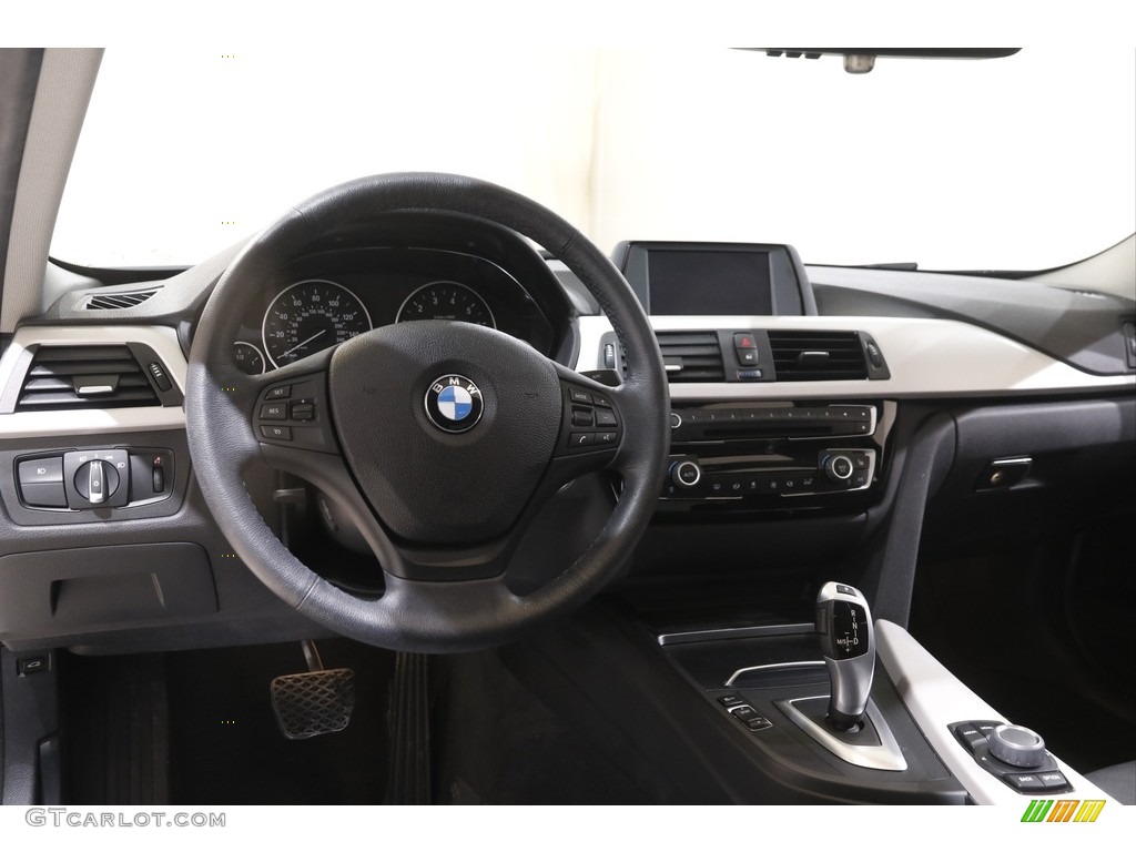 2018 3 Series 320i xDrive Sedan - Alpine White / Black photo #6