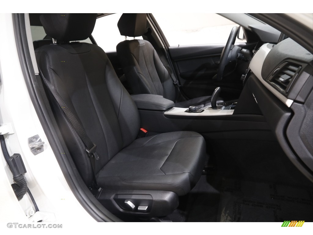 2018 3 Series 320i xDrive Sedan - Alpine White / Black photo #15