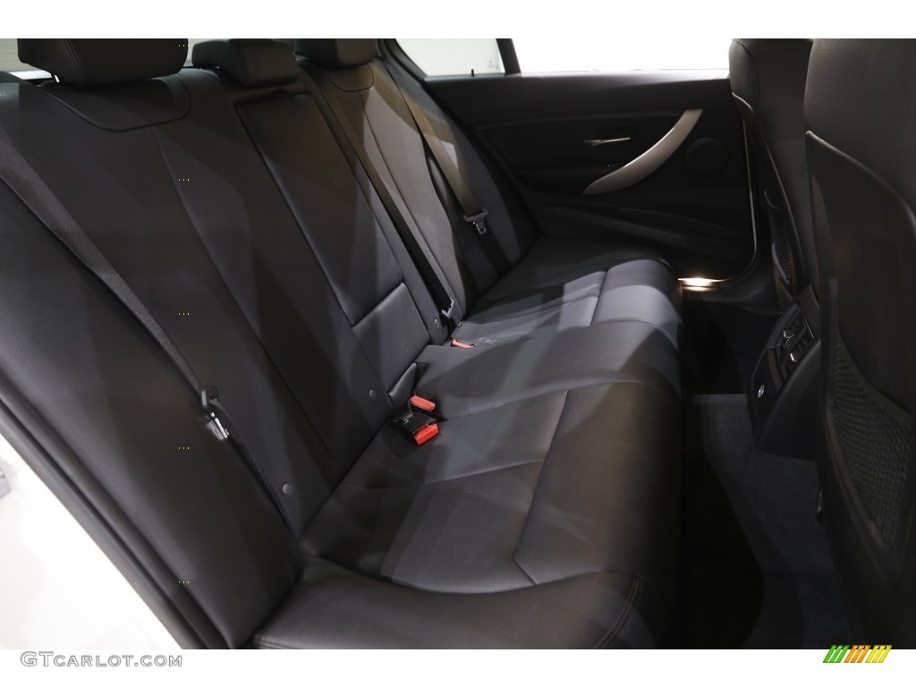 2018 3 Series 320i xDrive Sedan - Alpine White / Black photo #16