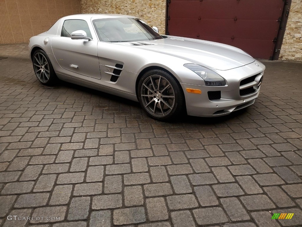 2012 SLS AMG - Iridium Silver Metallic / designo Classic Red photo #2