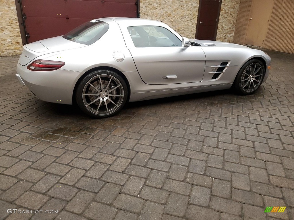 2012 SLS AMG - Iridium Silver Metallic / designo Classic Red photo #3
