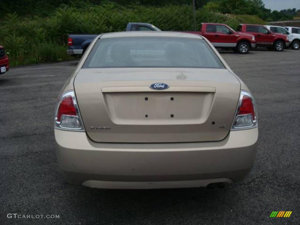 2006 Fusion SE - Dune Pearl Metallic / Charcoal Black photo #4