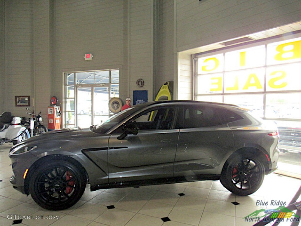 2022 DBX V8 AWD - Magnetic Silver / Black photo #2