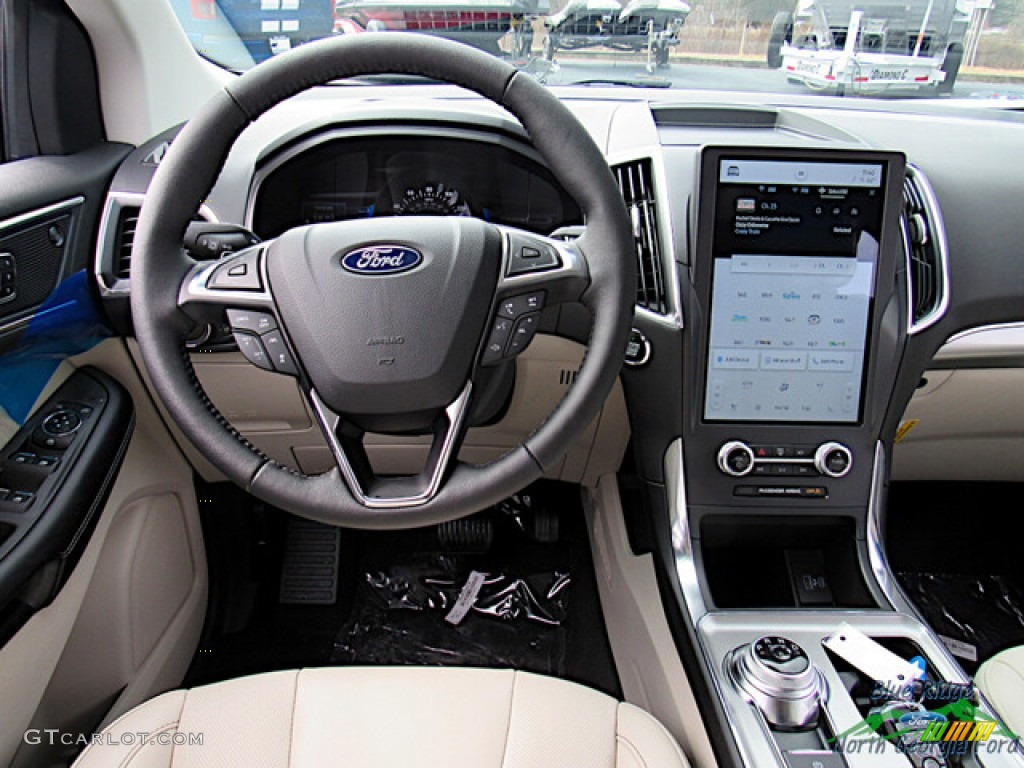 2022 Ford Edge Titanium AWD Dashboard Photos