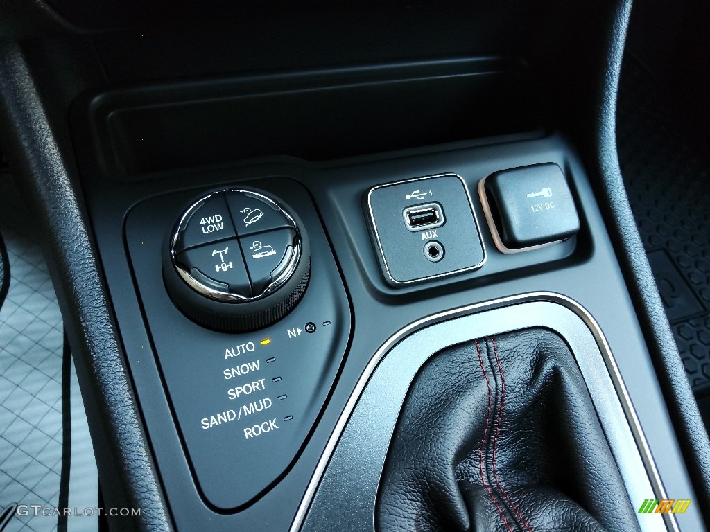 2022 Jeep Cherokee Trailhawk 4x4 Controls Photo #143820957
