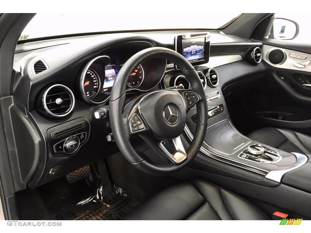 2019 GLC 300 - Mojave Silver Metallic / Black photo #23