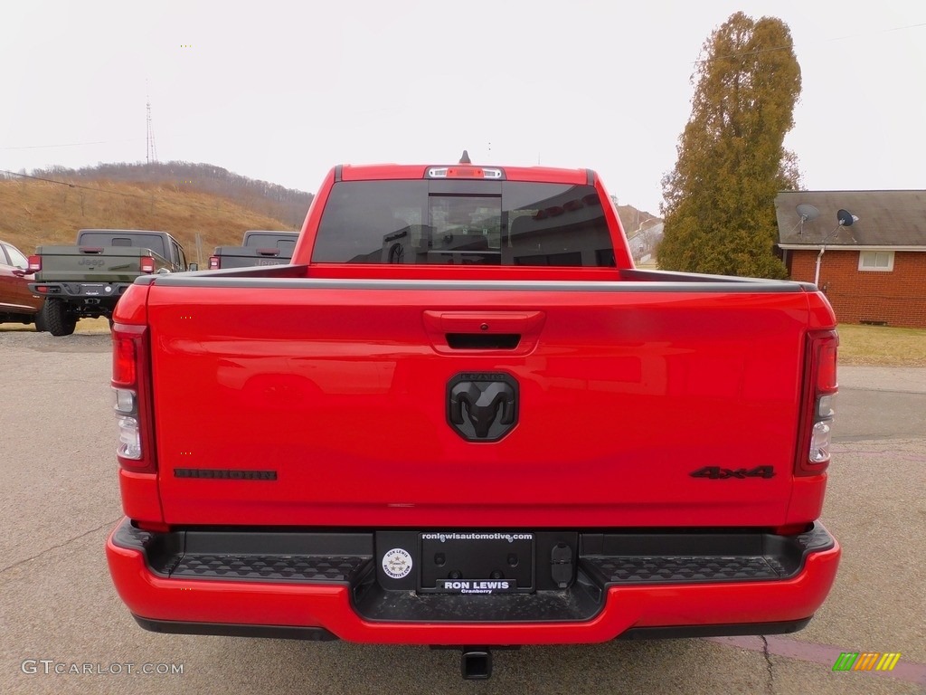 2022 1500 Big Horn Night Edition Crew Cab 4x4 - Flame Red / Black photo #6