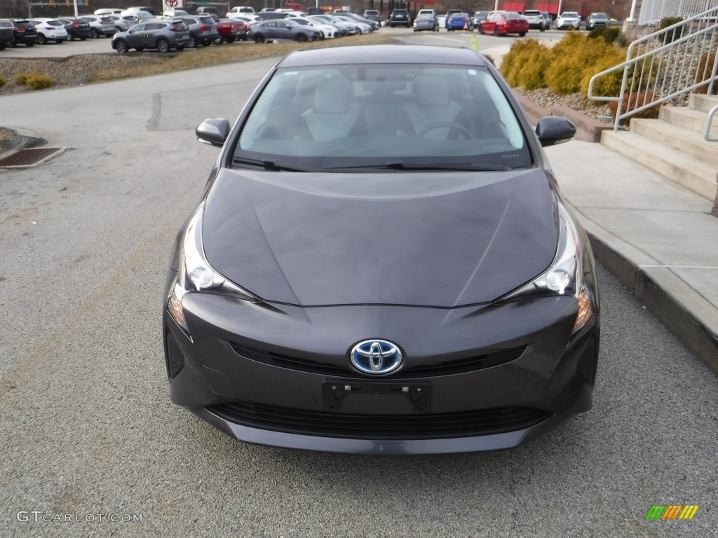 2016 Prius Two - Magnetic Gray Metallic / Moonstone photo #11