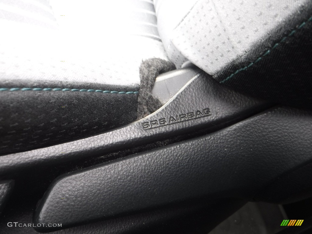 2016 Prius Two - Magnetic Gray Metallic / Moonstone photo #19