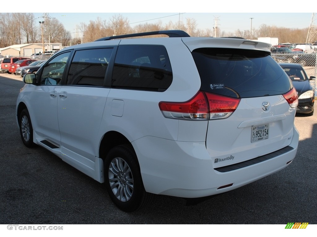 2012 Sienna XLE - Super White / Bisque photo #3