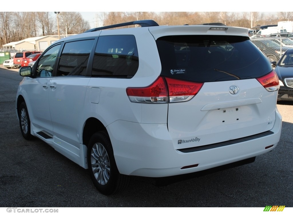 2012 Sienna XLE - Super White / Bisque photo #4