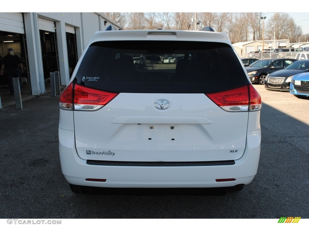 2012 Sienna XLE - Super White / Bisque photo #5