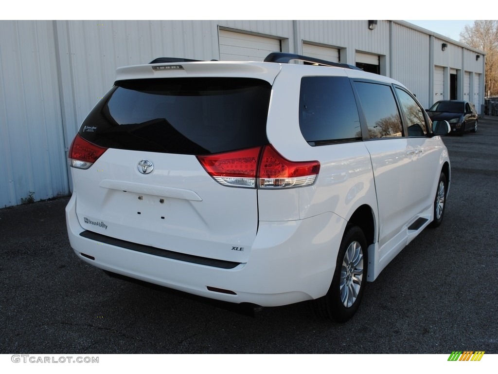 2012 Sienna XLE - Super White / Bisque photo #6