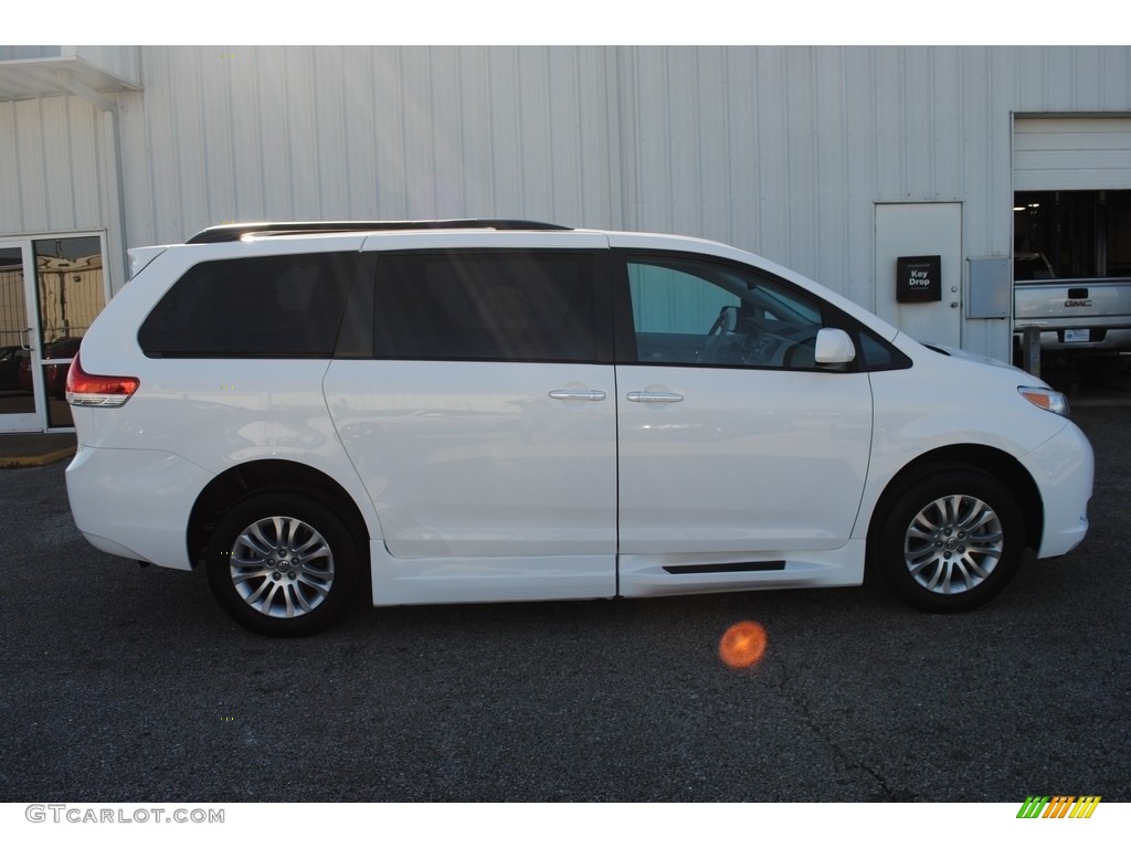 2012 Sienna XLE - Super White / Bisque photo #7