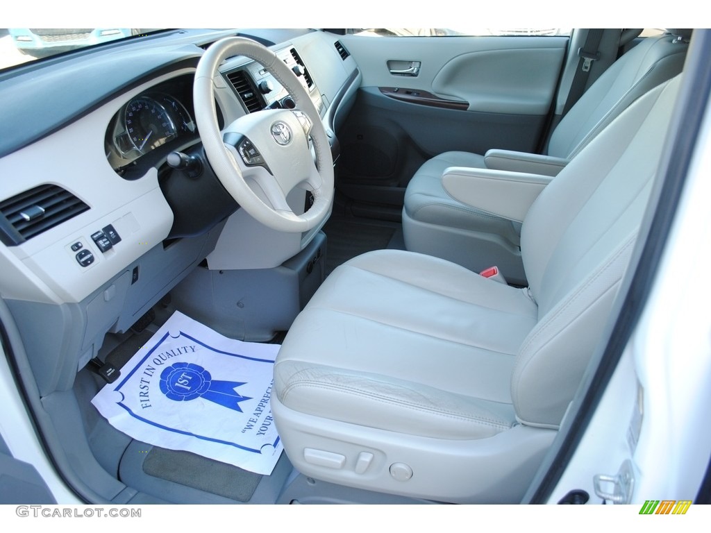 2012 Sienna XLE - Super White / Bisque photo #11