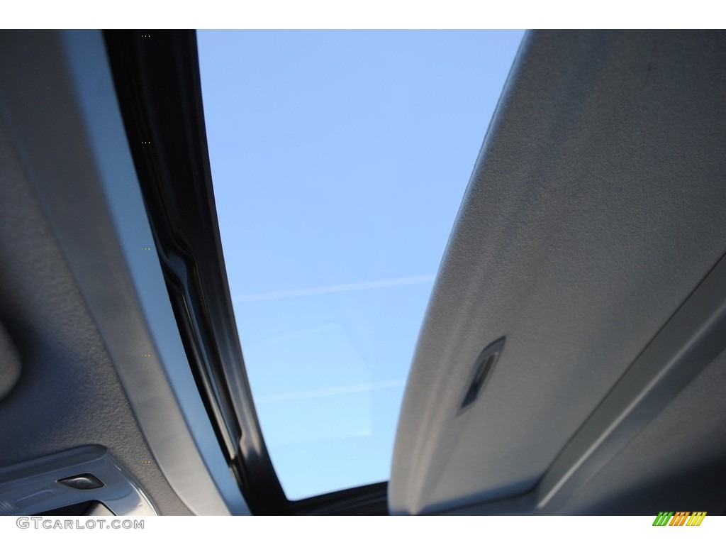 2012 Sienna XLE - Super White / Bisque photo #14
