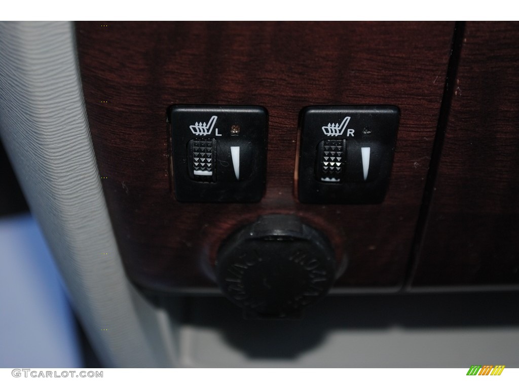 2012 Sienna XLE - Super White / Bisque photo #17