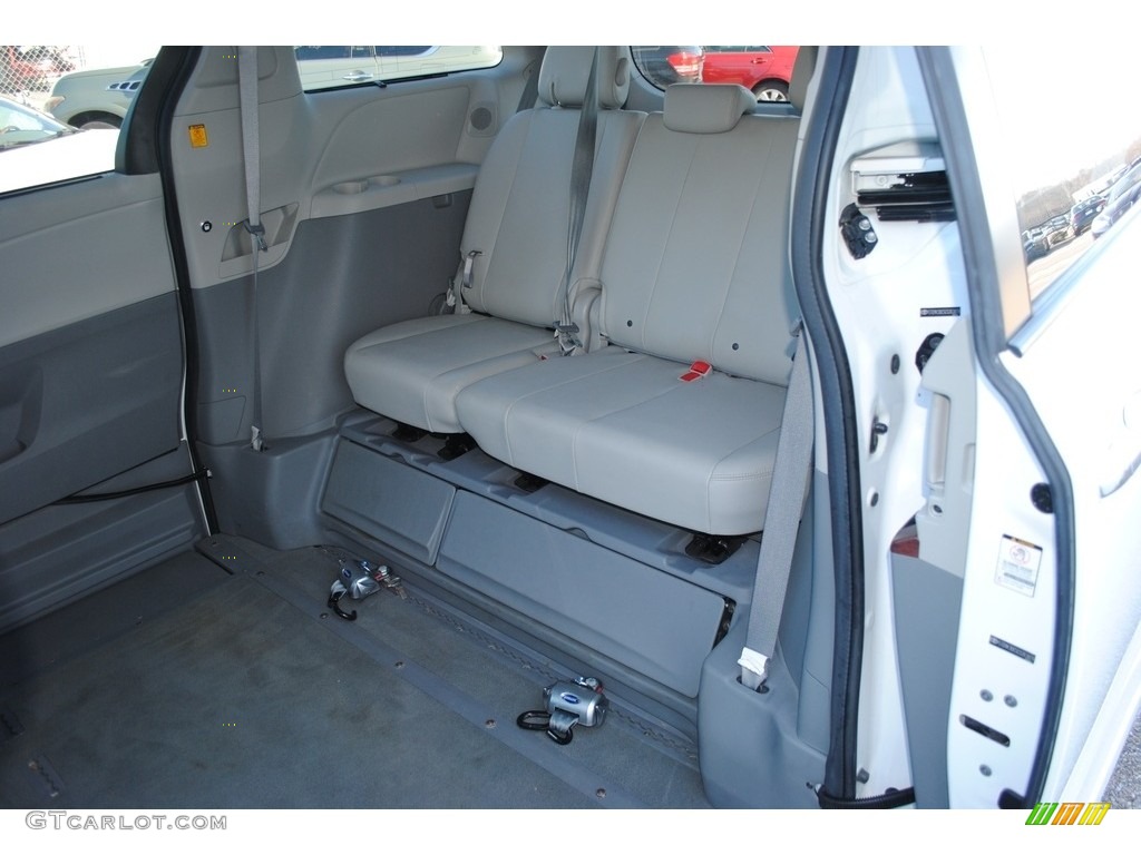 2012 Sienna XLE - Super White / Bisque photo #18