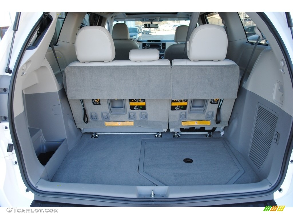 2012 Sienna XLE - Super White / Bisque photo #20