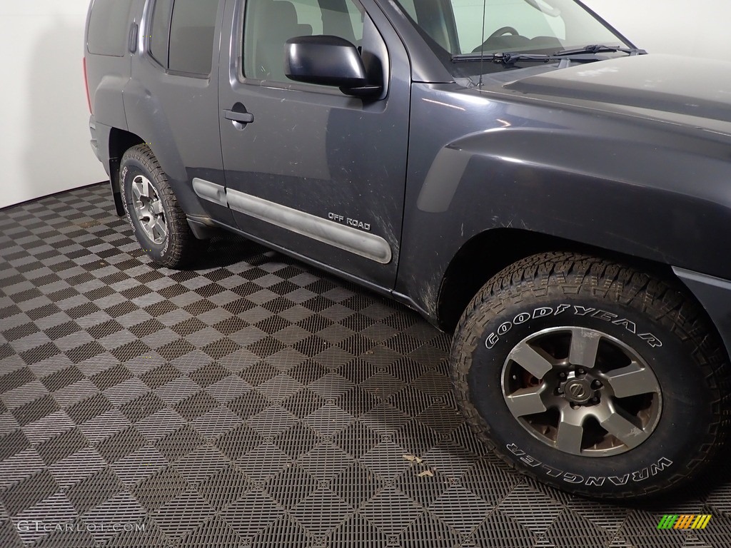 2010 Xterra Off Road 4x4 - Super Black / Gray/Red photo #4