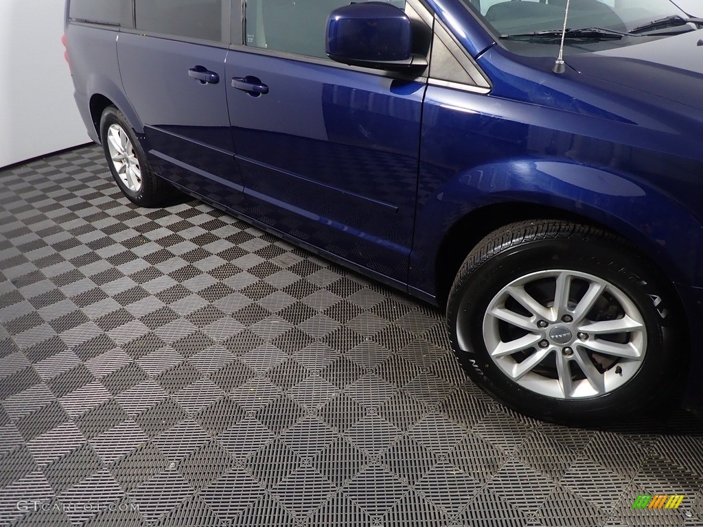 2015 Grand Caravan SXT - True Blue Pearl / Black/Light Graystone photo #3