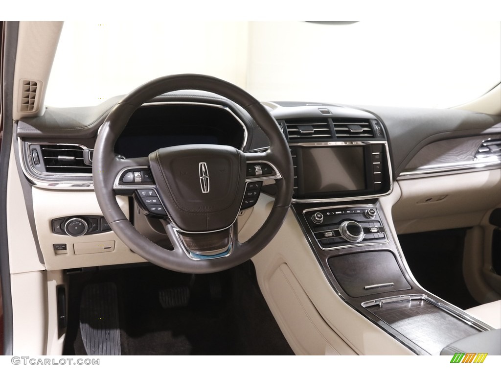 2017 Lincoln Continental Reserve AWD Dashboard Photos